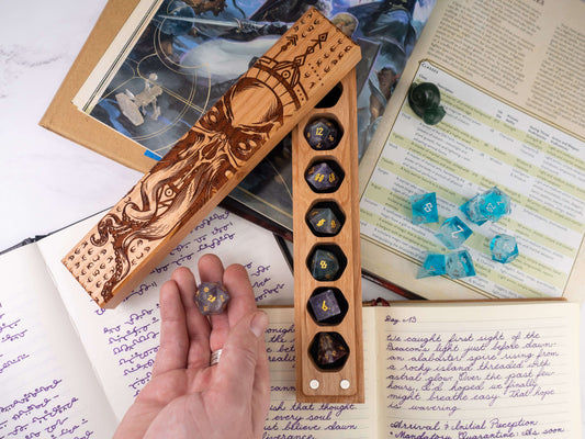 Cthulhu Rising | Engraved Council of 7 Dice Vault CLOUDANIMESTUDIO