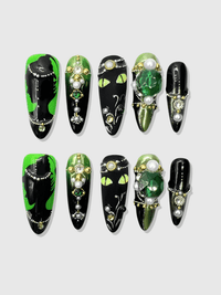 Witch's Familiar press on nails CLOUDANIMESTUDIO