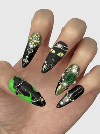 Witch's Familiar press on nails CLOUDANIMESTUDIO